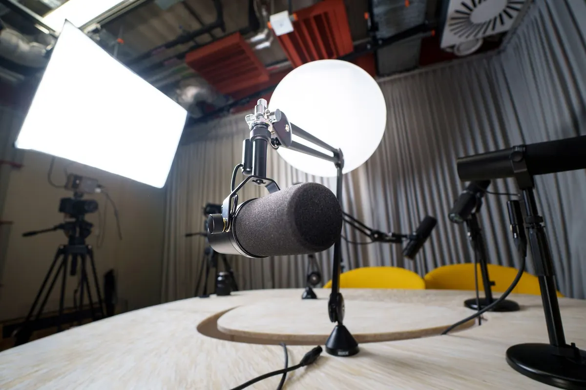 Artist How-To: Pitching Your Pop Demo to UK Radio Stations